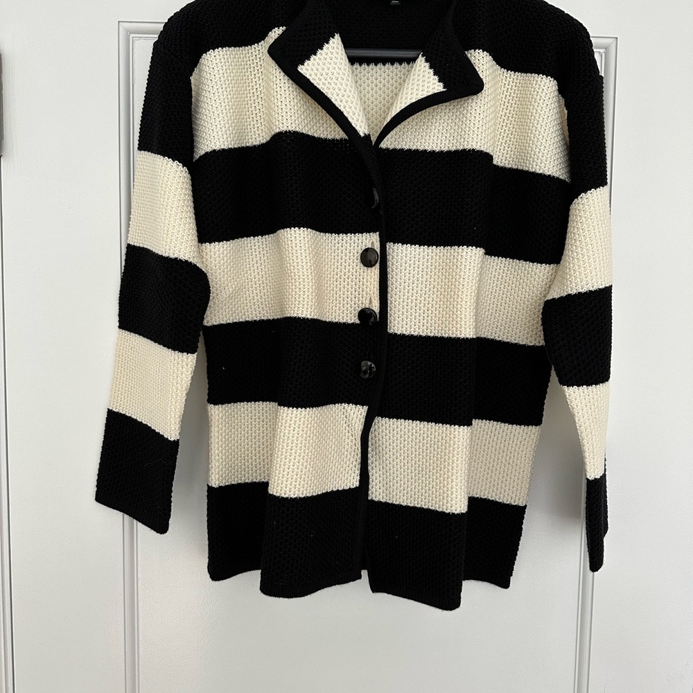 St John- notch collar jacket/sweater - Picture 3 of 5